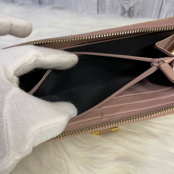 YVES SAINT LAURENT muse leather zip wallet in tan - Picture 11 of 16